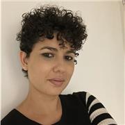 Entrenadora y rehabilitadora con programas dirigidos a incrementar fuerza, postura, prevención de caídas y mejora de equilibrio.